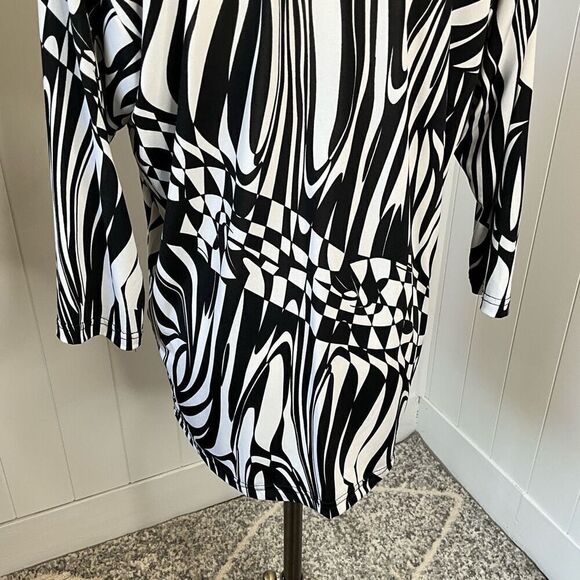 A Touch of Class Clothing Women S/M Tunic Top Black White Abstract Print Stretch - Picture 7 of 11